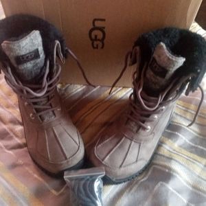 WOMEN'S UGG BOOTS